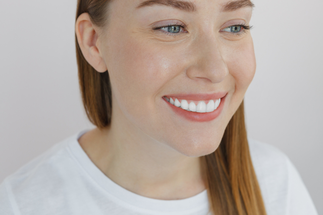 中脳の損傷により目が後退する仕組み